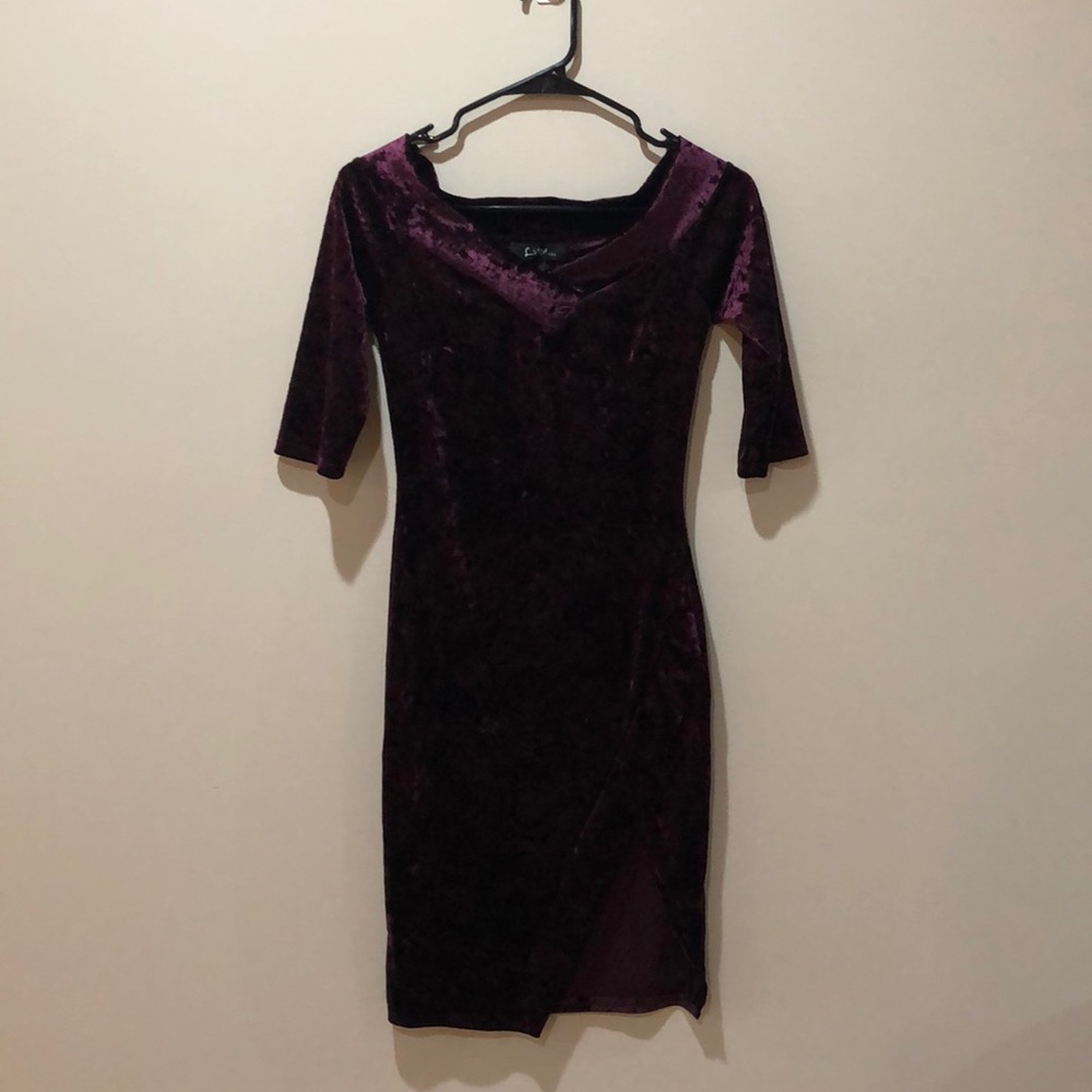 Off shoulder purple velour bodicon dress